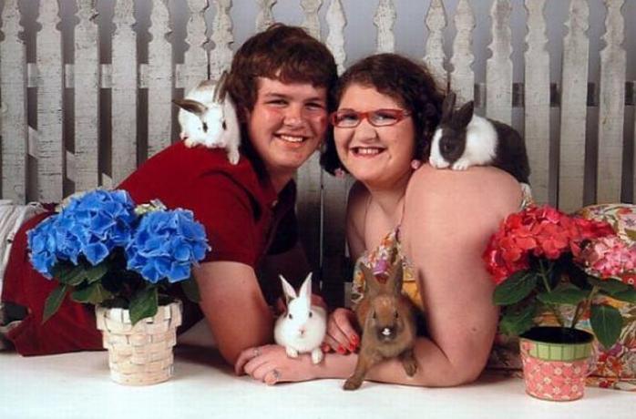 Weird Odd Family Photos Awkward - Bunnies