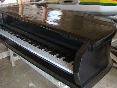 Ghana Coffins - Kane Kwei - piano