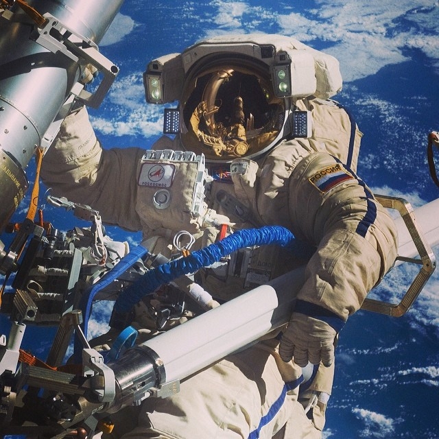 Roscomos Roskomos Instagram - ISS space walk