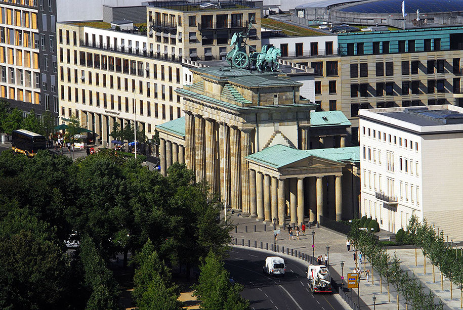 Famous Places From The Distance - Brandenberg Gate