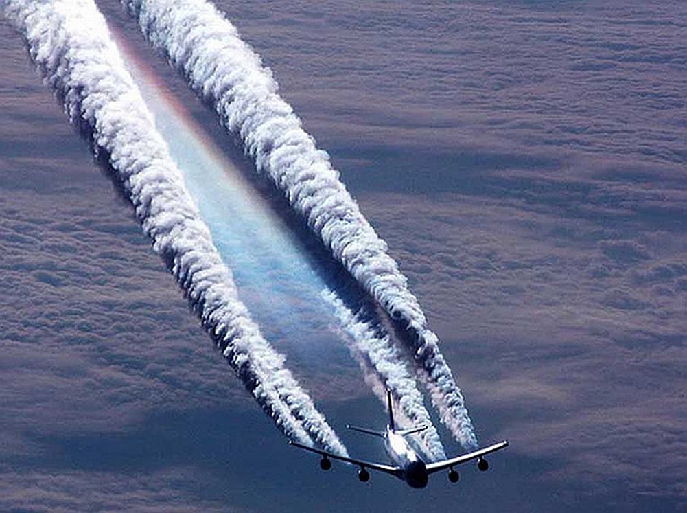 Chemtrail hoax - big engine contrails