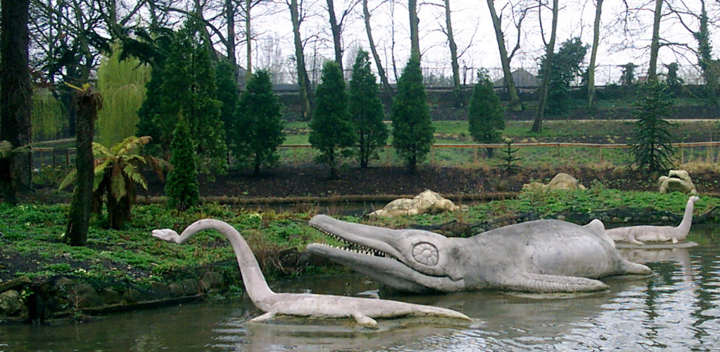 London_-_Crystal_Palace_-_Victorian_Dinosaurs