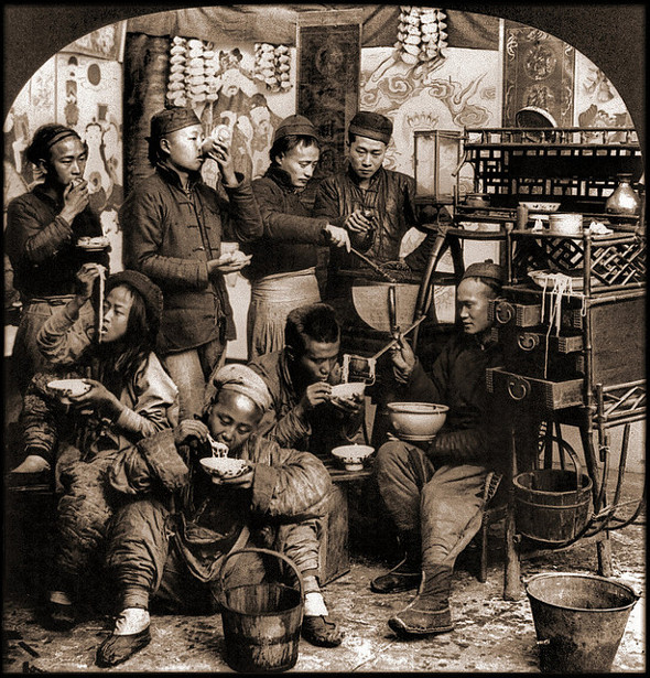 Old Photos Of China - Natives At Breakfast, Movable Chow Shop, Canton 1919