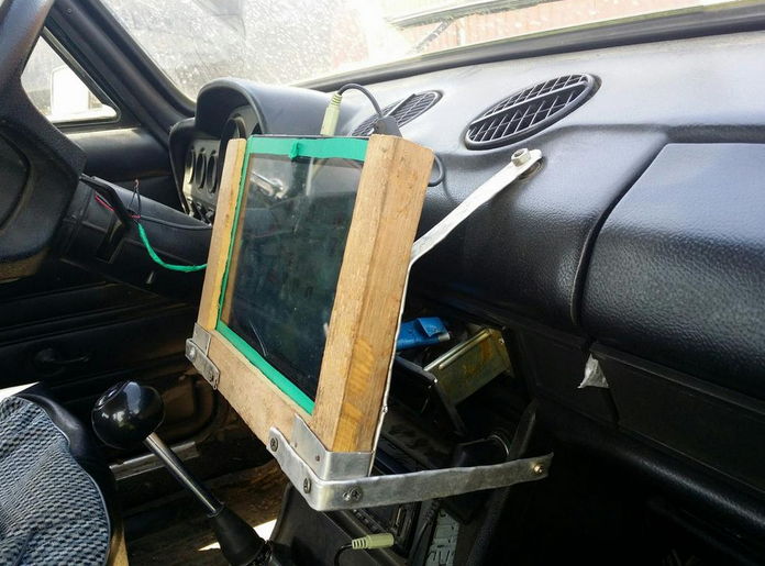 Awesome Russia - Low Tech iPad Holder