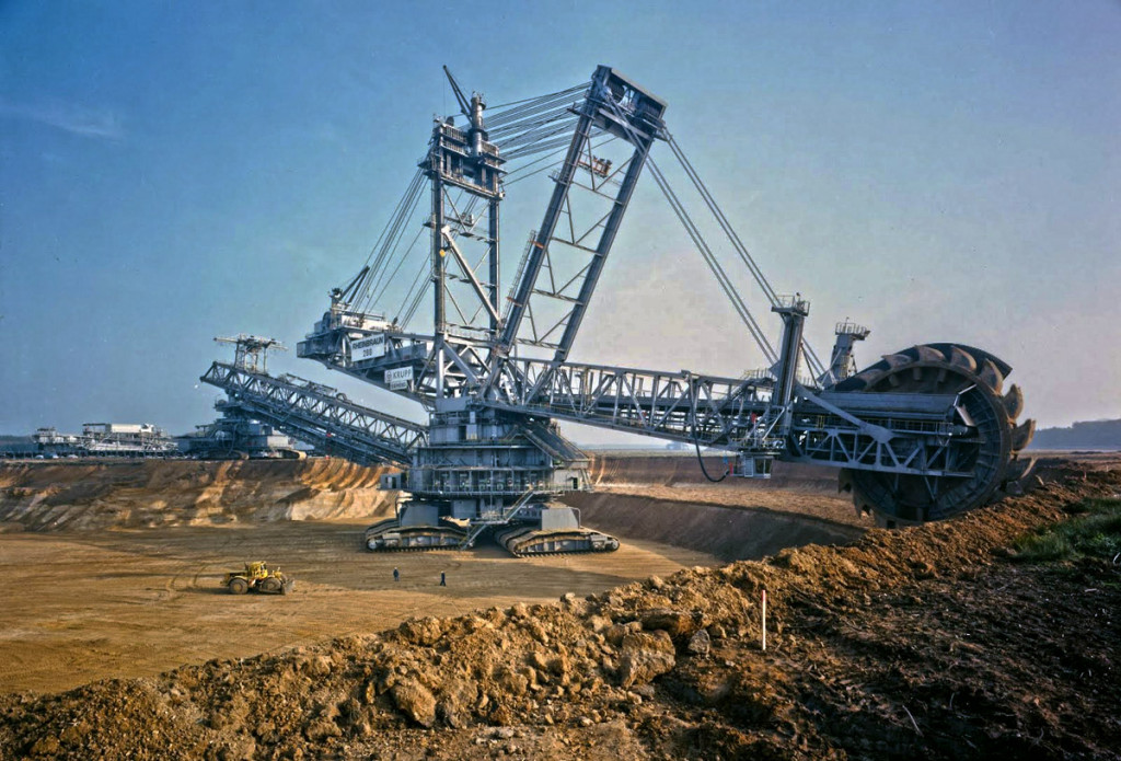 Bagger 293: The Heaviest Land Vehicle In The World • Lazer Horse