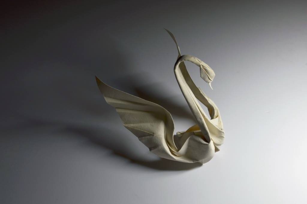 Hoàng Tiến Quyết Wet Fold Origami Swan