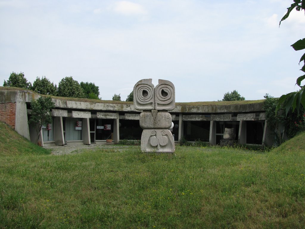 Abandoned Yugoslavian Monuments - Serbia - Slobodište Kruševac 2