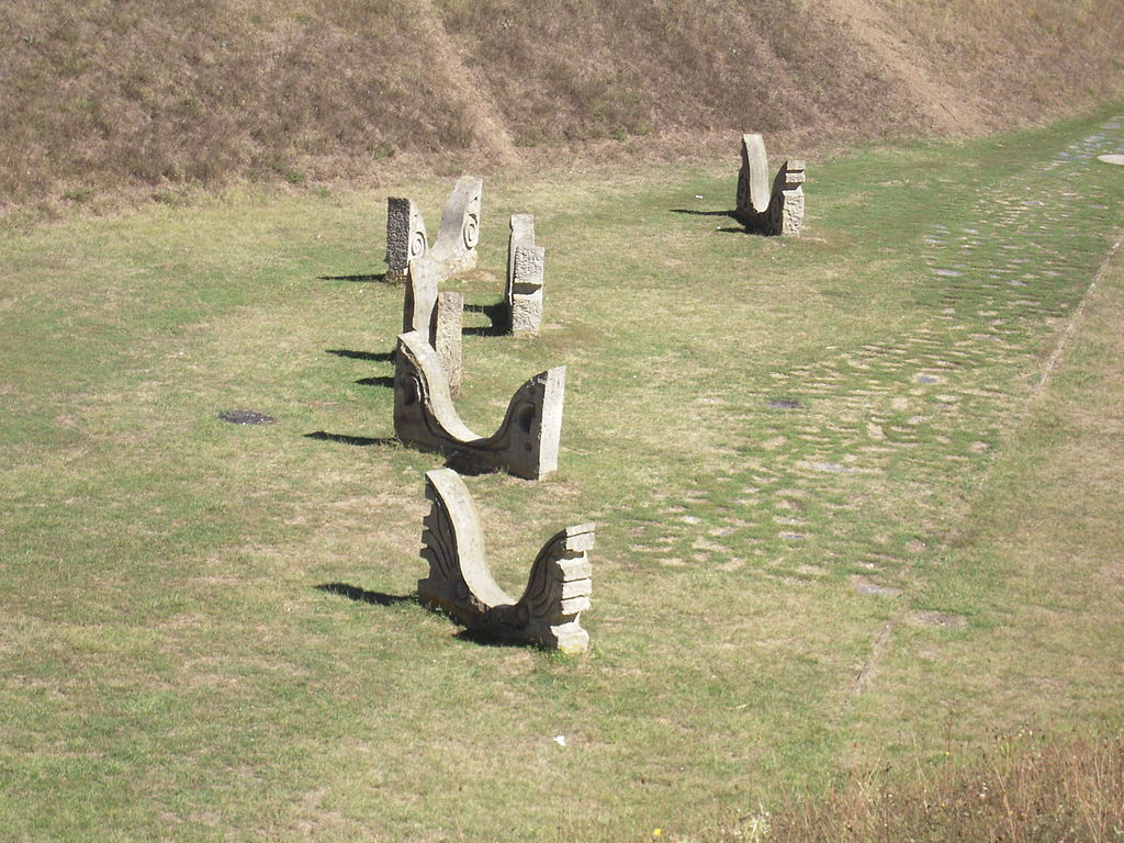 Abandoned Yugoslavian Monuments - Serbia - Slobodište Kruševac stone birds