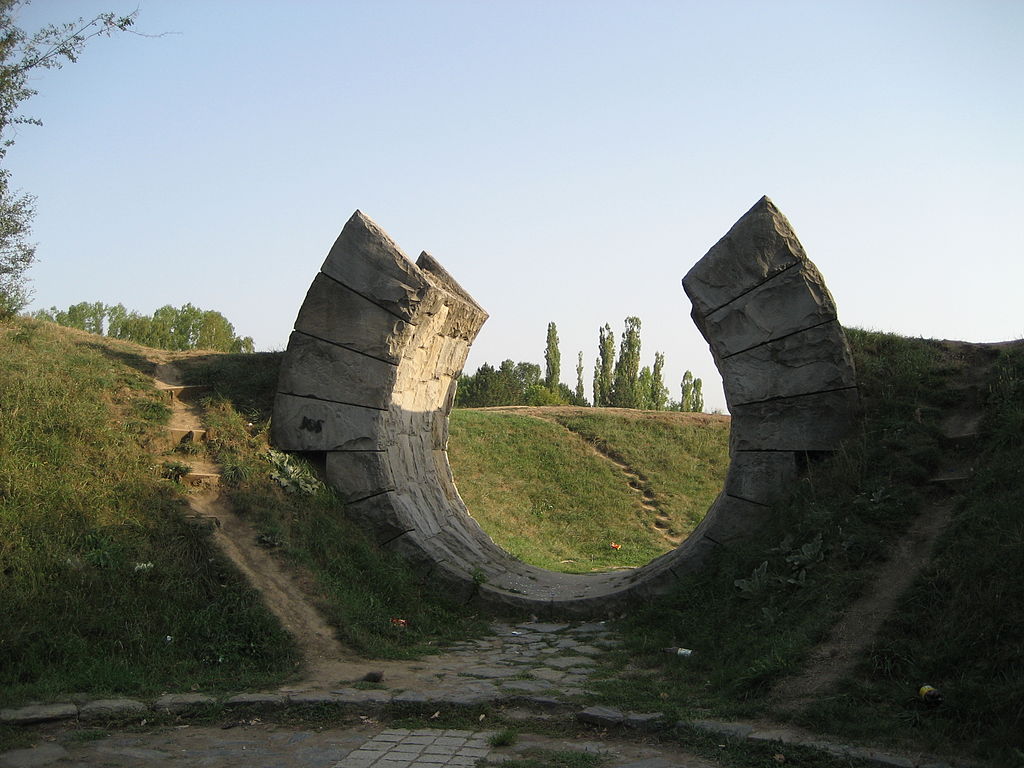 Abandoned Yugoslavian Monuments - Serbia - Slobodište Kruševac