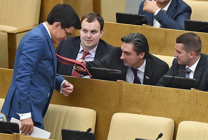 Russian Parliament Humour - check the tie