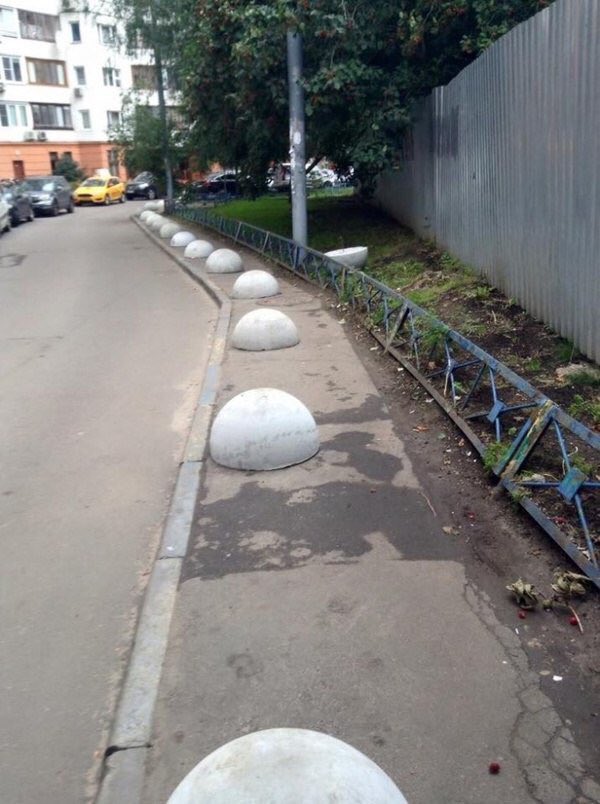 awesome-russia-lol-anti-pavement-parking
