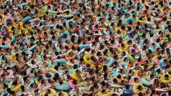 crowded-chinese-wave-pool