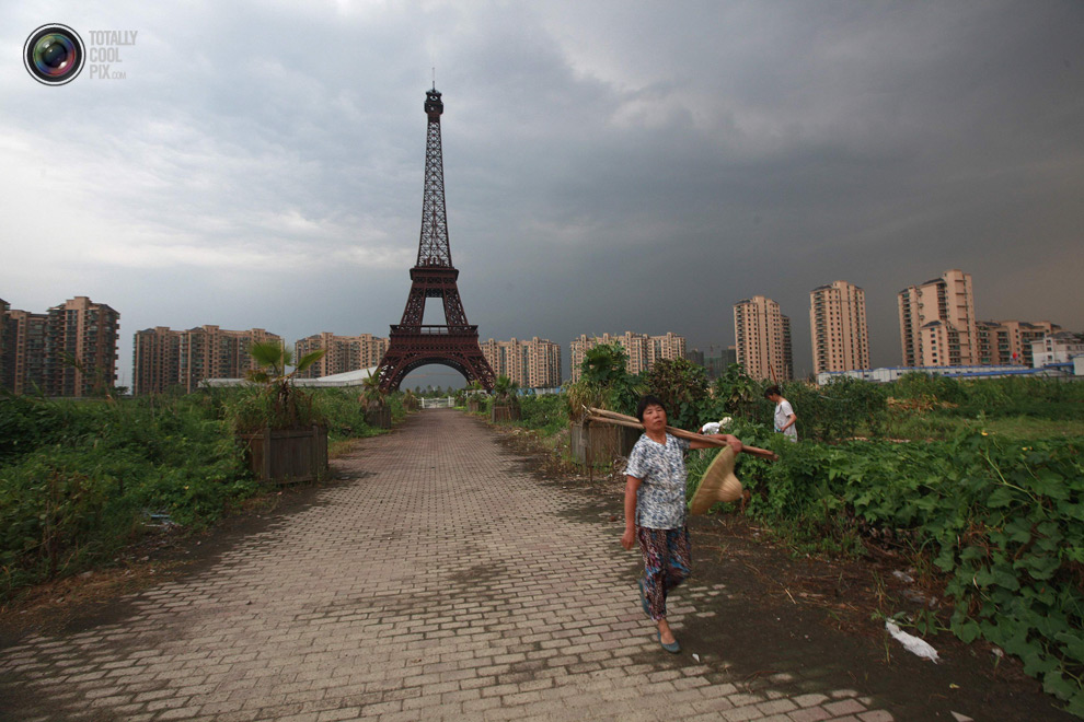 Tianducheng Fake Paris In China - Eiffel Tower in field 2