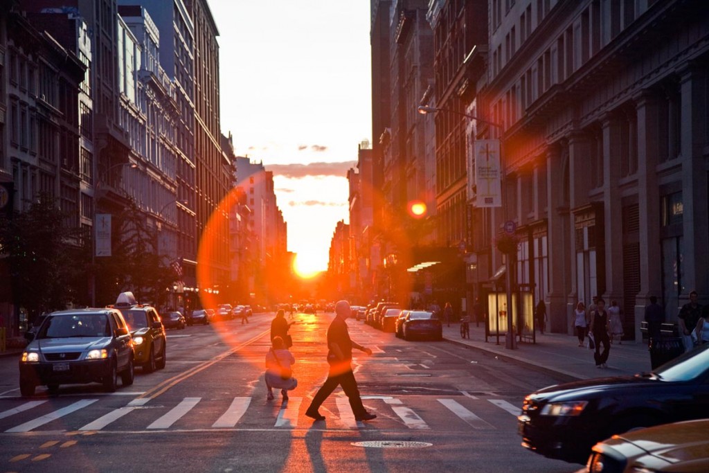 Manhattanhenge - crossing