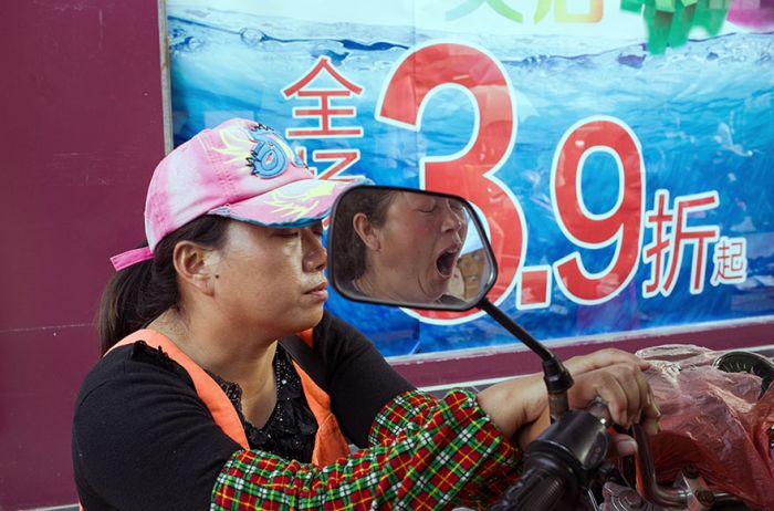 Chinese Street Photography By Liu Tao - yawn